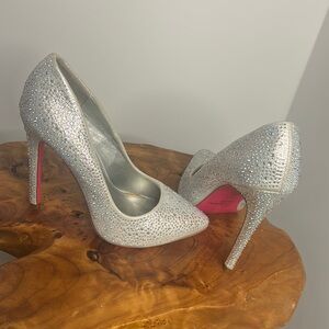 size 7 vintage silver satin rhinestone pink bottoms. Hundreds of embedded stones